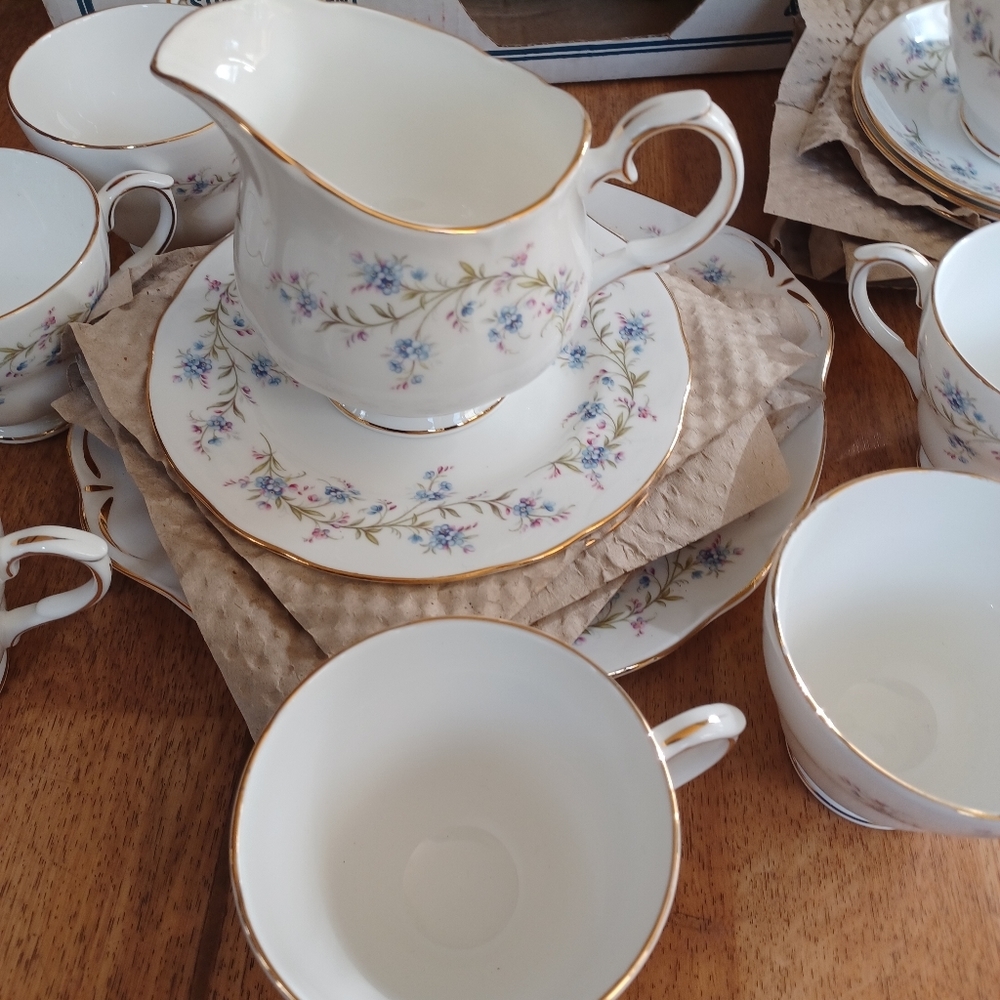 Vintage Duchess Bone China Tea Set Tranquility pattern 21 pc. Set never … - Picture 2 of 8